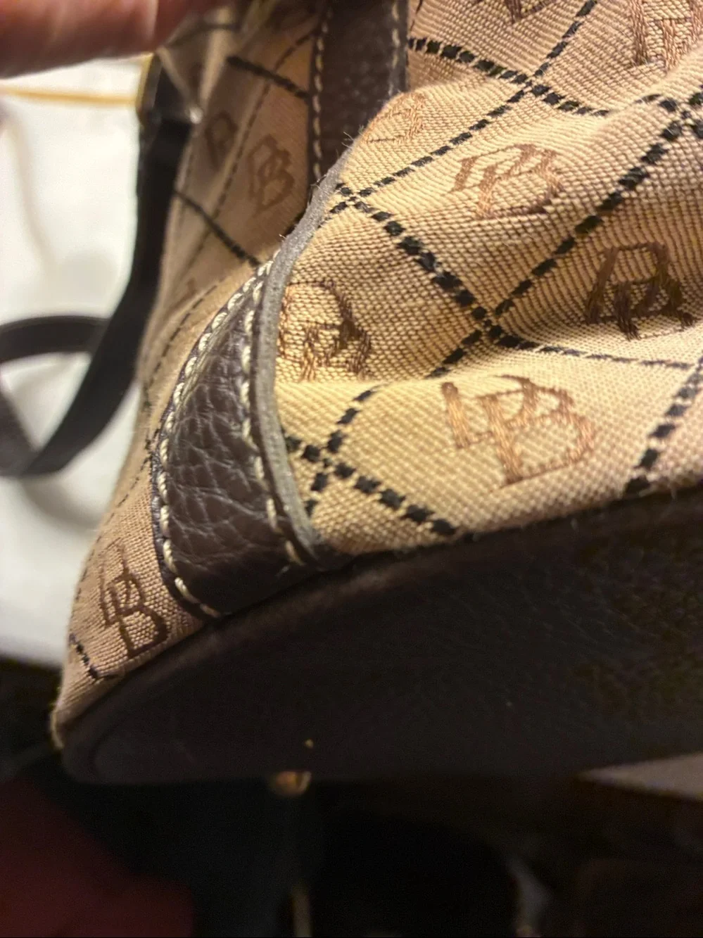 Dooney & Bourke signature db